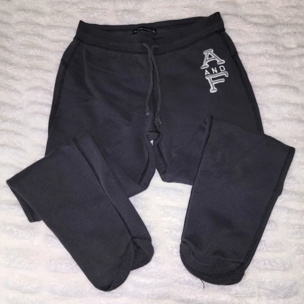 Abercrombie And Fitch Rolled Cuff Sweatpants - Picture 2 of 5